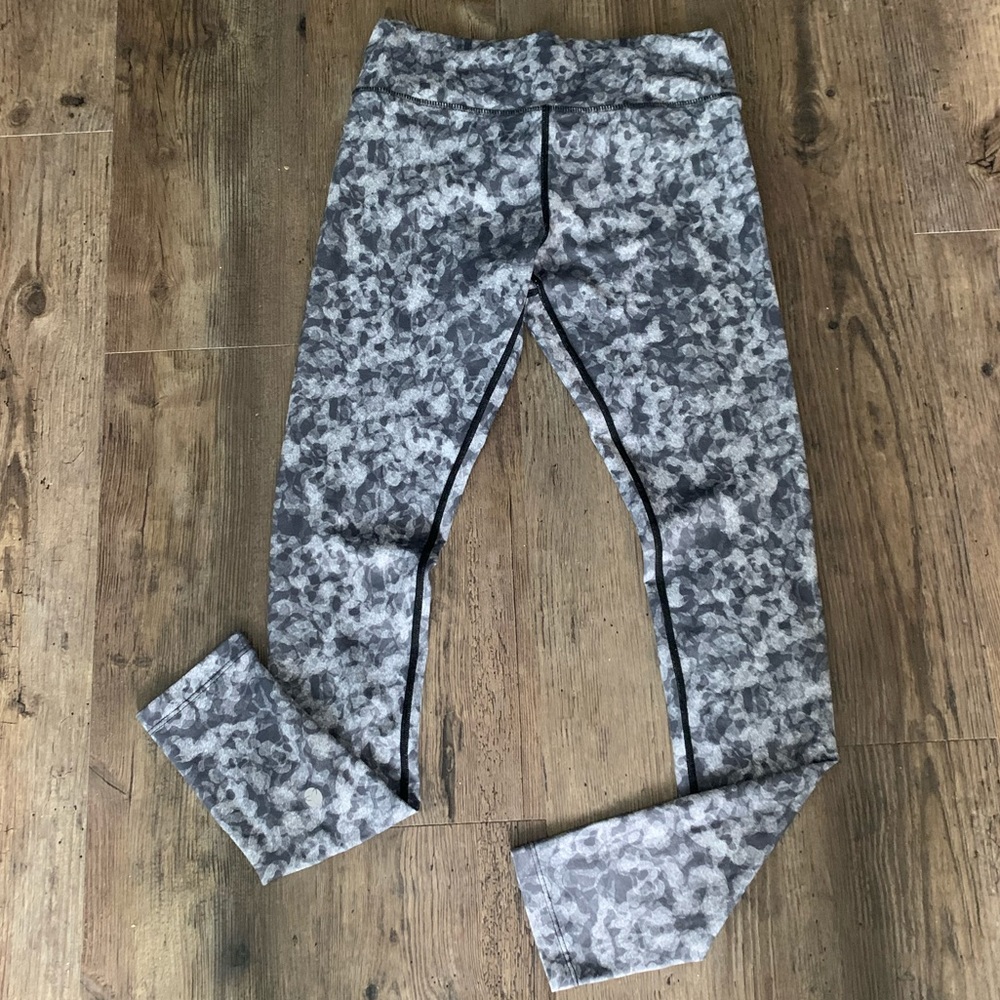 NWOT flattering ankle length legging